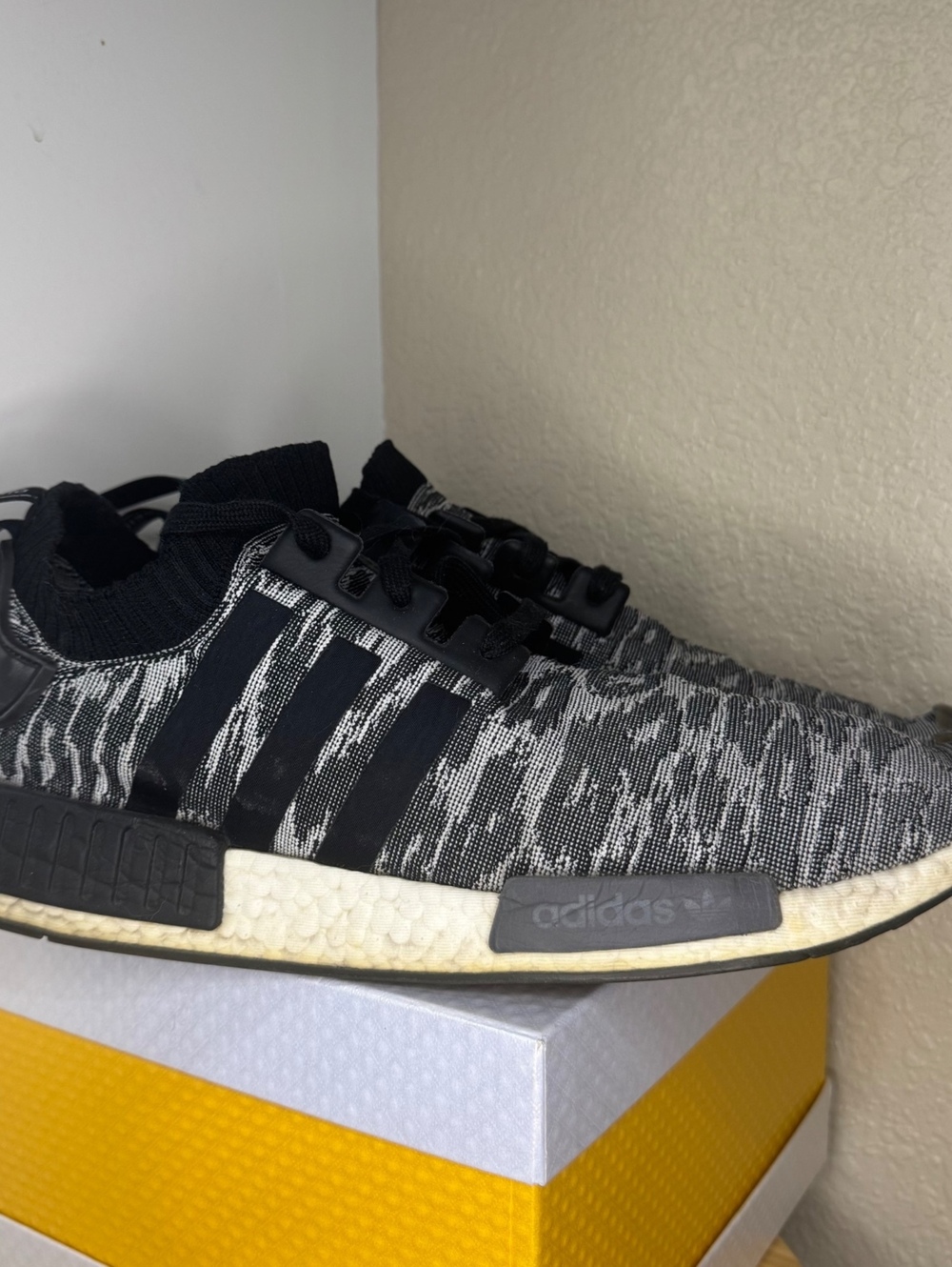 adidas NMD R1 Primeknit Black Glitch Men’s 13 CQ2444 Boost Sneakers